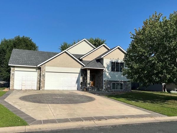 937 S Cedar Street , Belle Plaine, MN 56011