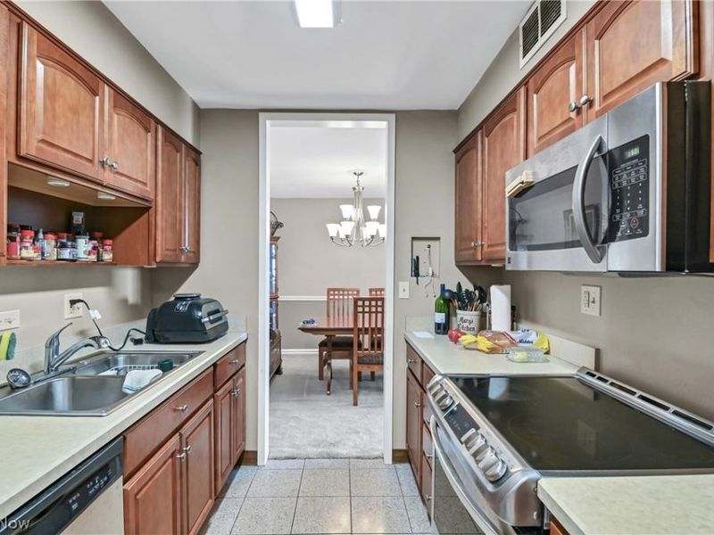 12700 Lake Avenue, Unit 1210, Lakewood, OH 44107 Photo 3