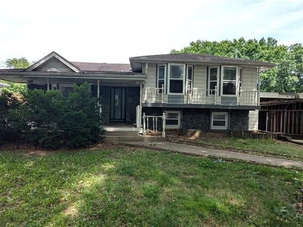 1209 SW Madison Street, Lee's Summit, MO 64081