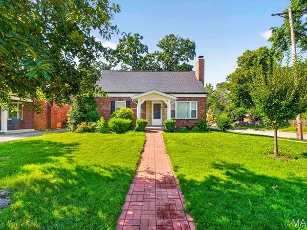 900 Dwyer Avenue, Kirkwood, MO 63122