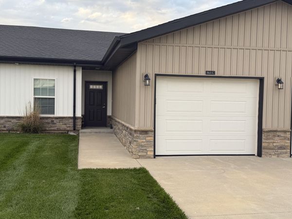 865c W Logan Street , Rogersville, MO 65742