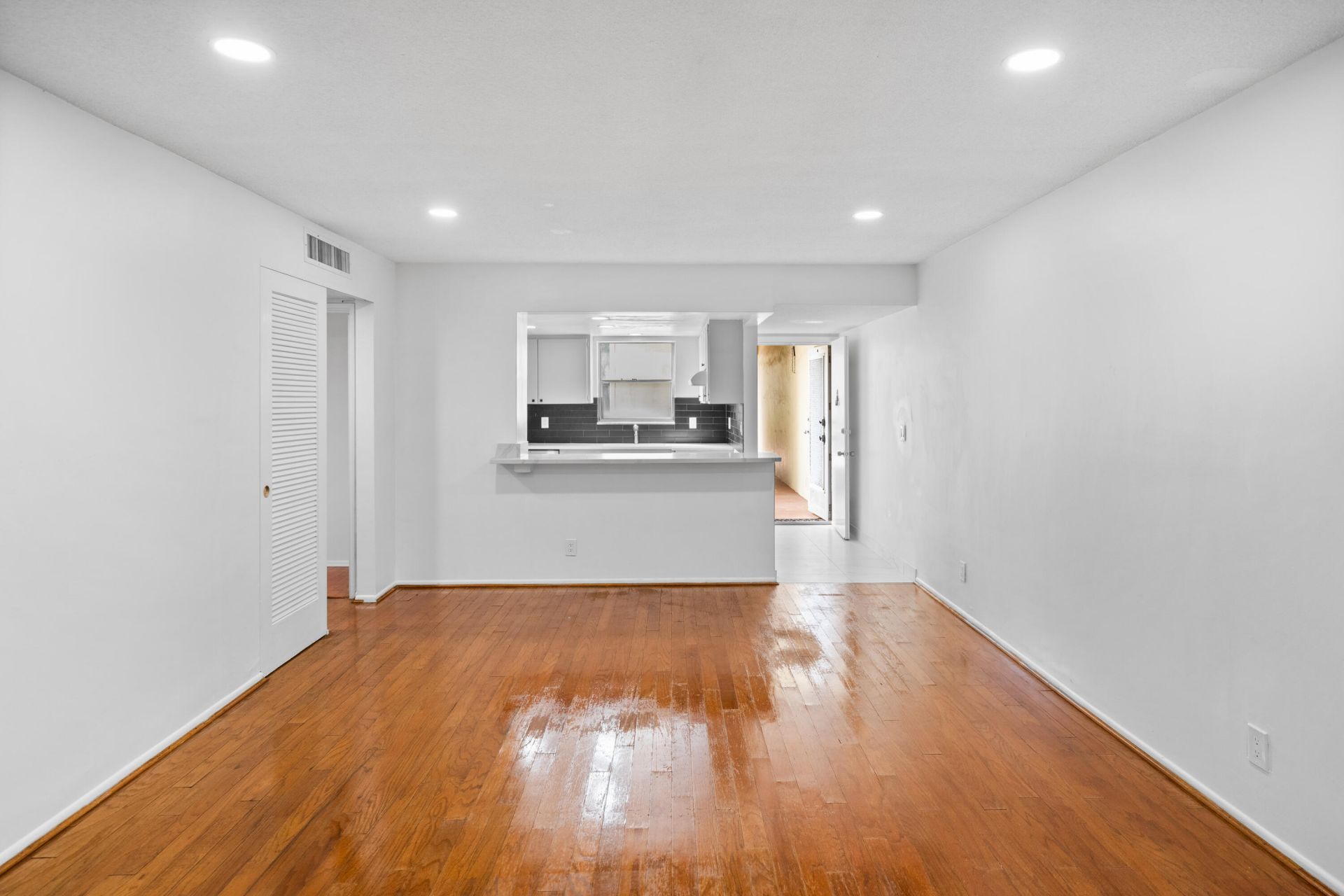 2540 Boundbrook Boulevard, Unit 110, Palm Springs, FL 33406 Photo