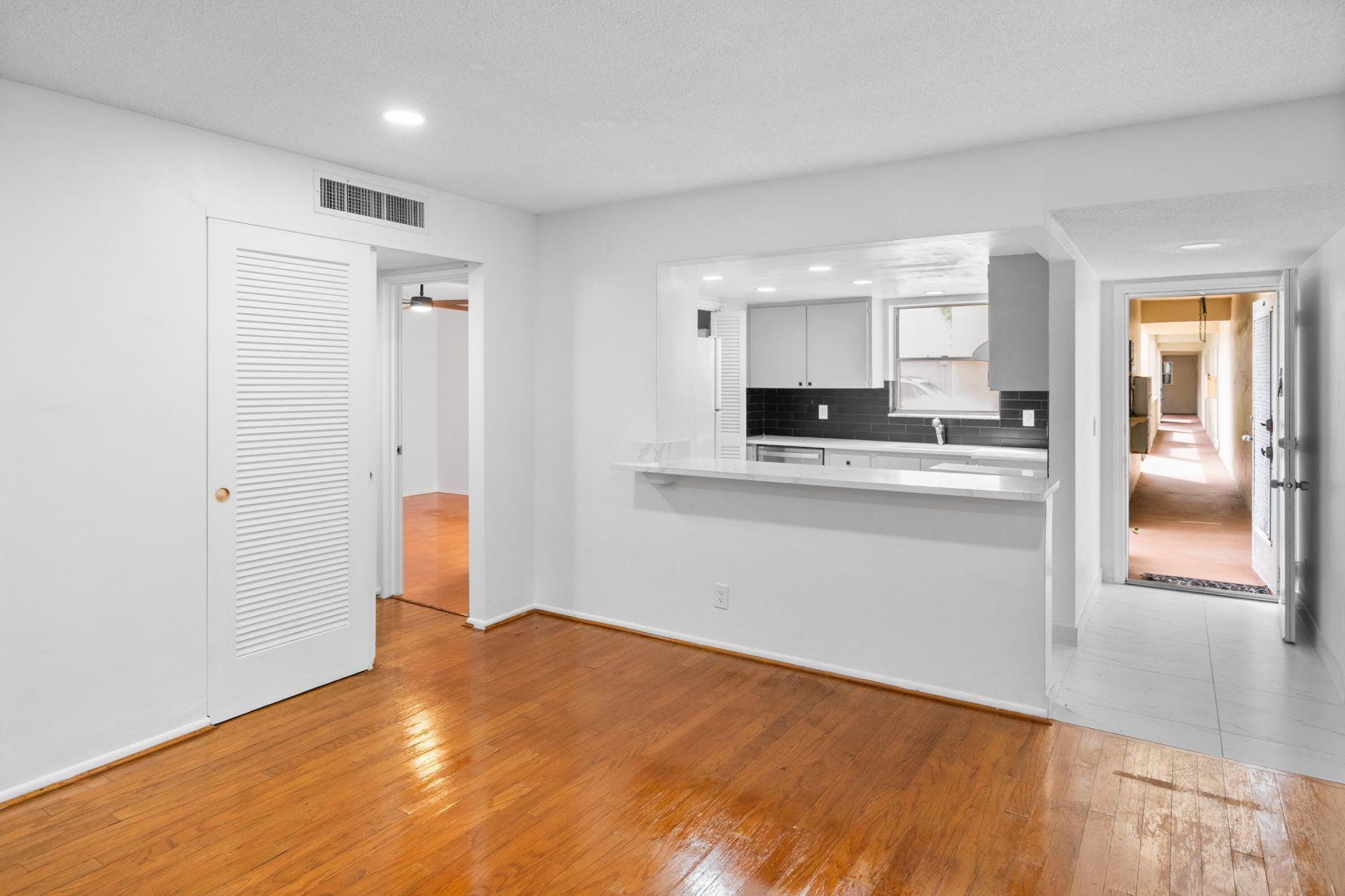 2540 Boundbrook Boulevard, Unit 110, Palm Springs, FL 33406 Photo