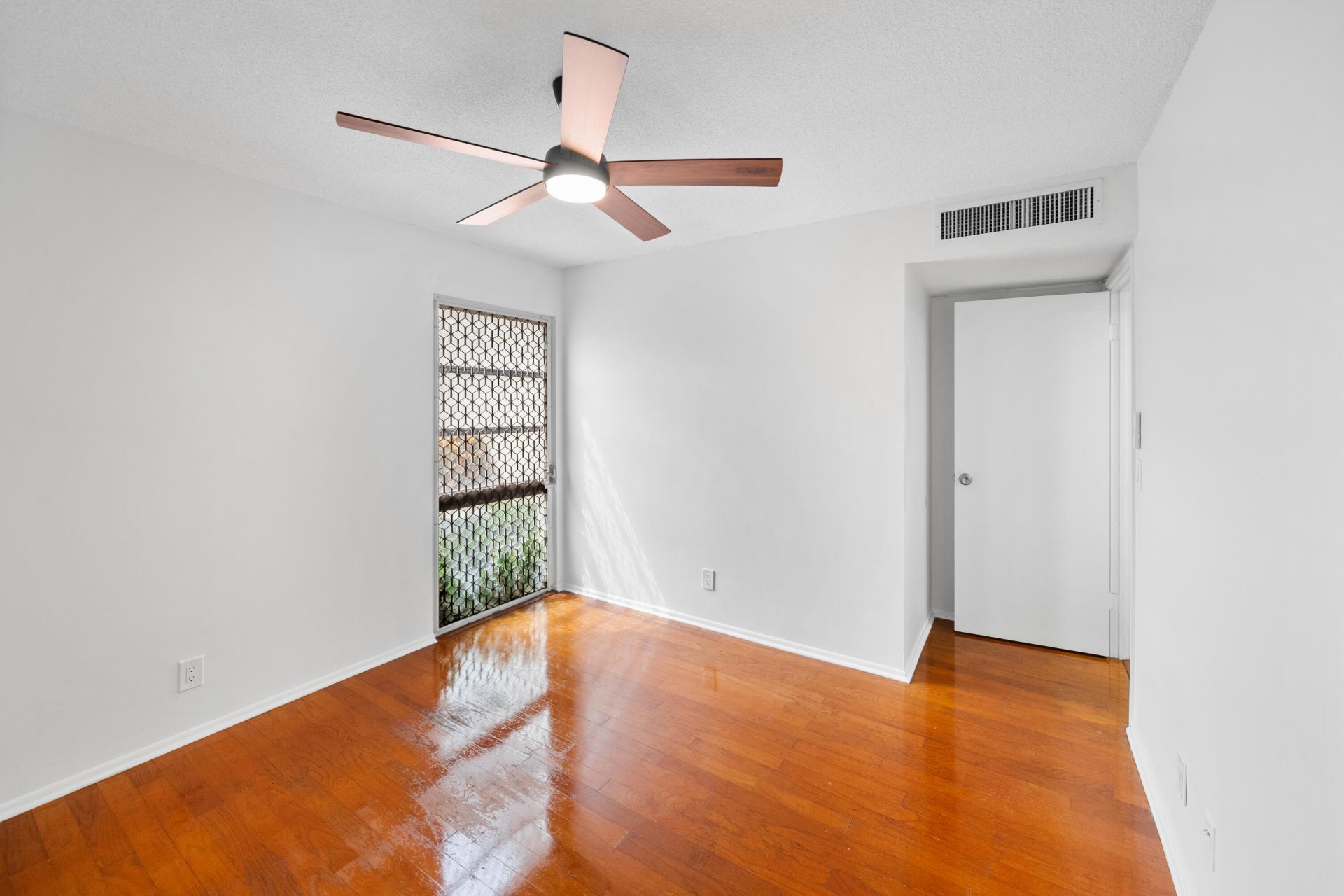 2540 Boundbrook Boulevard, Unit 110, Palm Springs, FL 33406 Photo