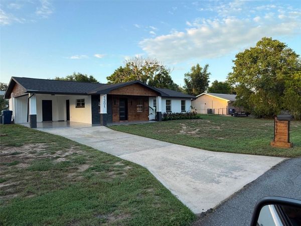 1301 NICHOLS DRIVE , TAVARES, FL 32778