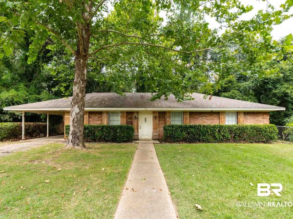 536 Woodlore Drive, Chickasaw, AL 36611