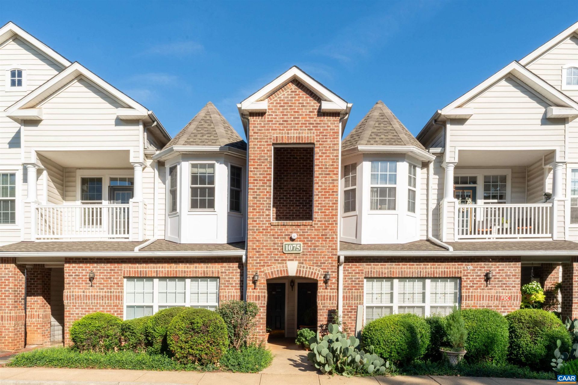 1075 Weybridge Ct, Unit 301, Charlottesville, VA 22911 Main Photo