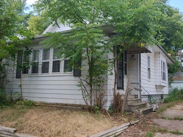 2202 Swayze Street, Flint, MI 48503