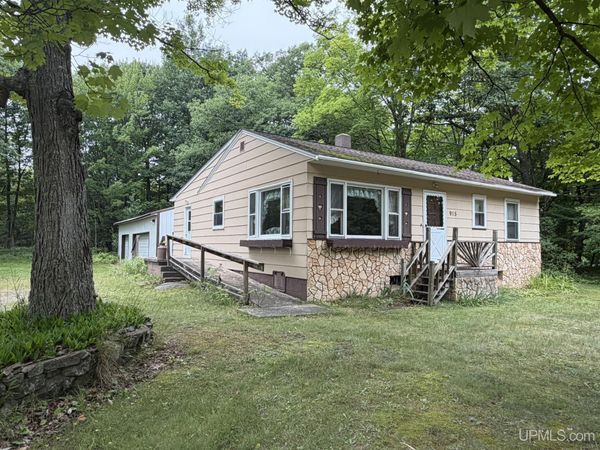 915 Vandenboom Avenue, Marquette Twp, MI 49855