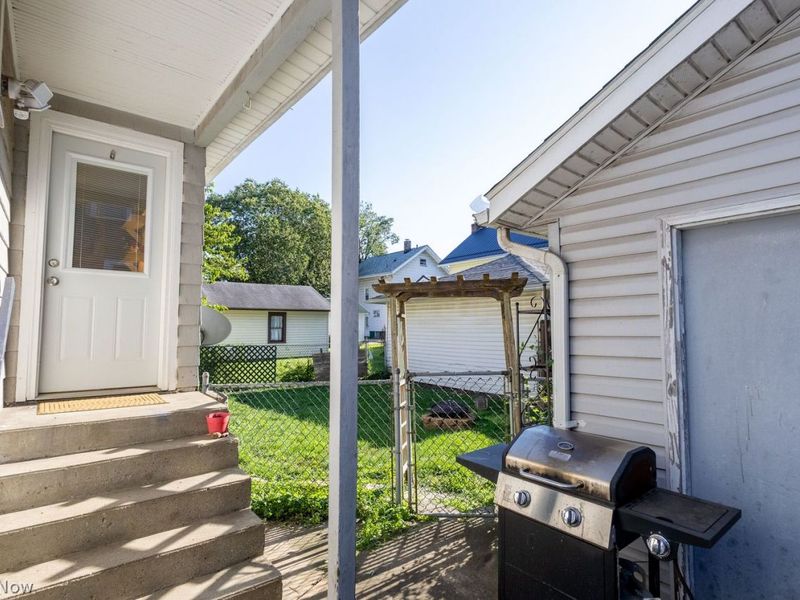 841 10th Street NE, Massillon, OH 44646 Photo 3