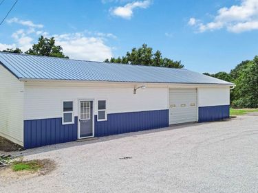 4145 Richmond Road, Irvine, KY 40336