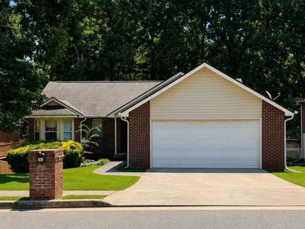 202 Oakwood Circle, Stockbridge, GA 30281