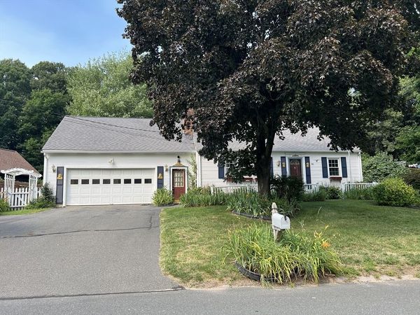 88 Knollwood Dr, Westfield, MA 01085
