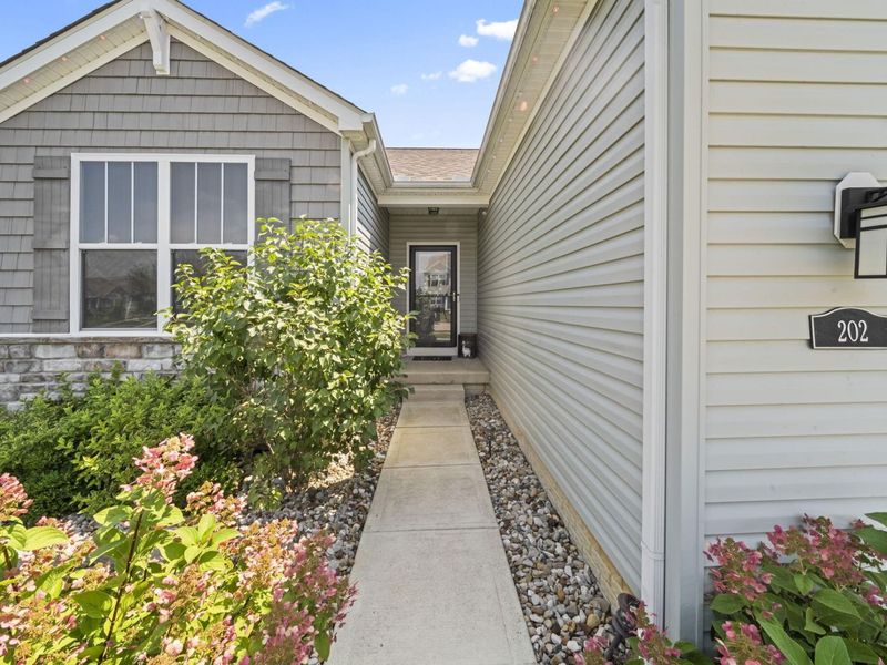 202 Red Oak Pass , Commercial Point, OH 43116 Photo 2