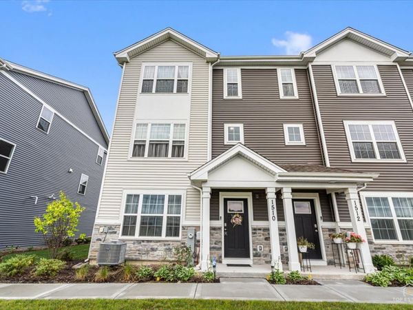 1510 Sequoia Way , Pingree Grove, IL 60140