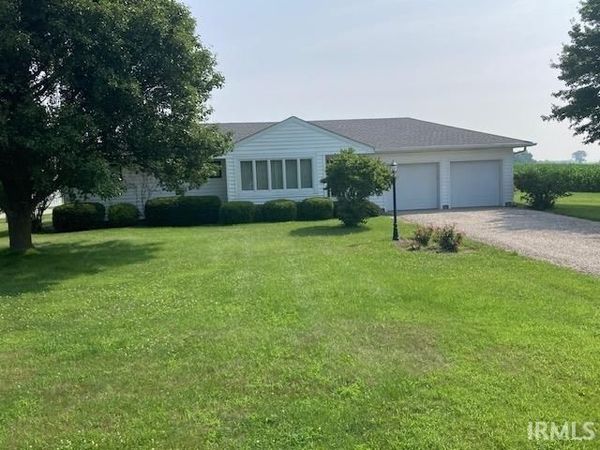9214 N BUCK CREEK Pike, Mooreland, IN 47360