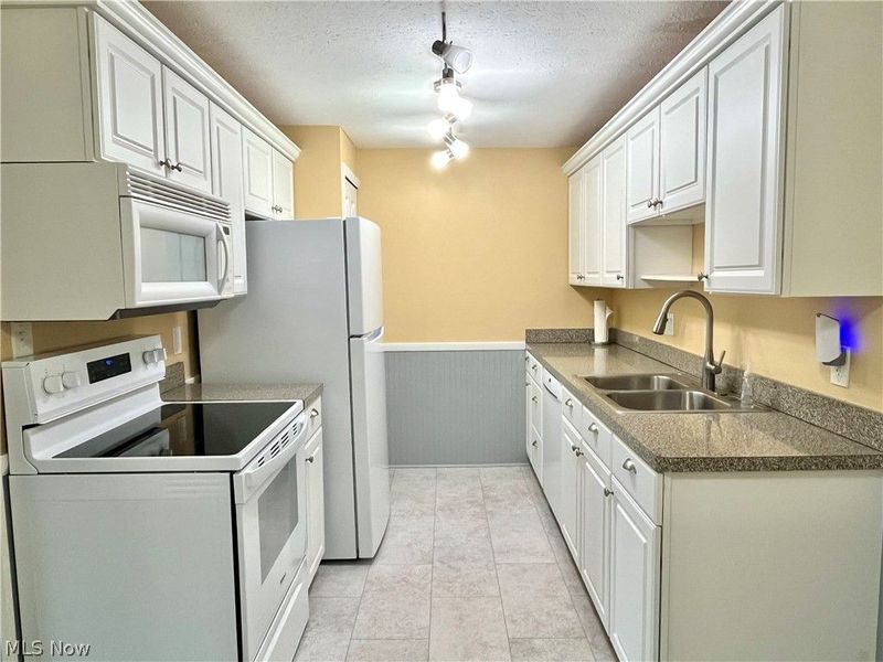 9701 Sunrise Boulevard , North Royalton, OH 44133 Photo 4