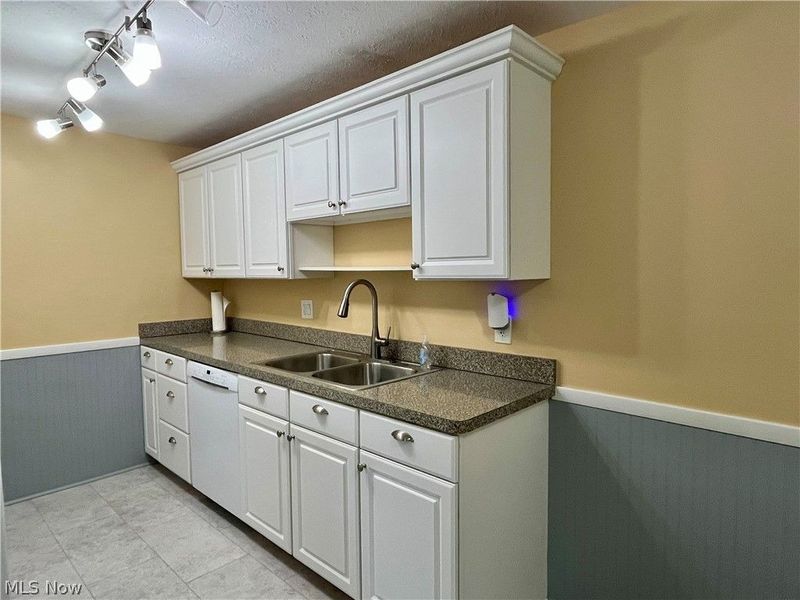 9701 Sunrise Boulevard , North Royalton, OH 44133 Photo 6