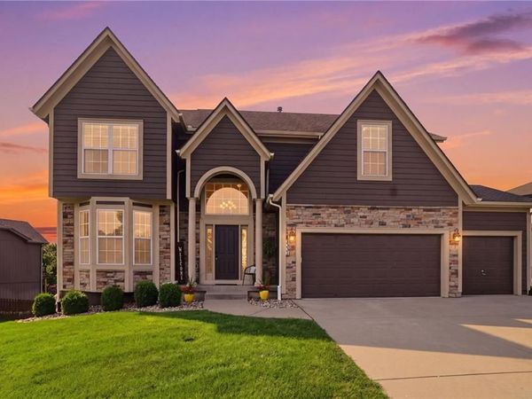 2221 SW Hawk View Road, Lee's Summit, MO 64082