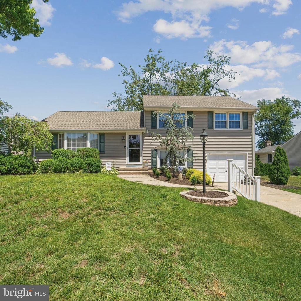 204 Dickens Drive, Delran, NJ 08075 Main Photo