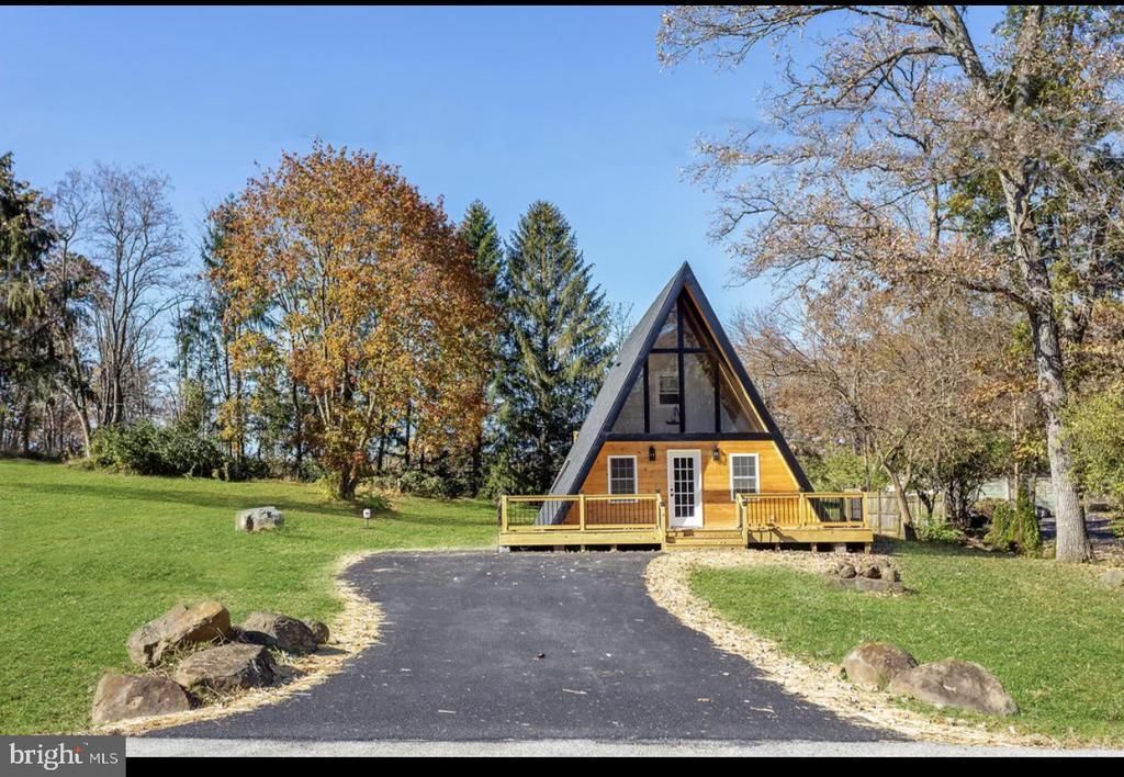 231 LAKE MEADE DRIVE , EAST BERLIN, PA 17316