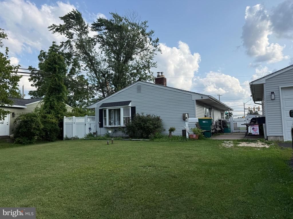 6 IDLEWILD ROAD , LEVITTOWN, PA 19057