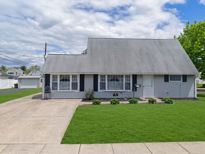 10 New Pond Lane , Levittown, PA 19054 Main Photo