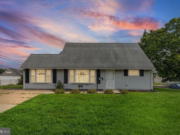 10 NEW POND LANE, LEVITTOWN, PA 19054