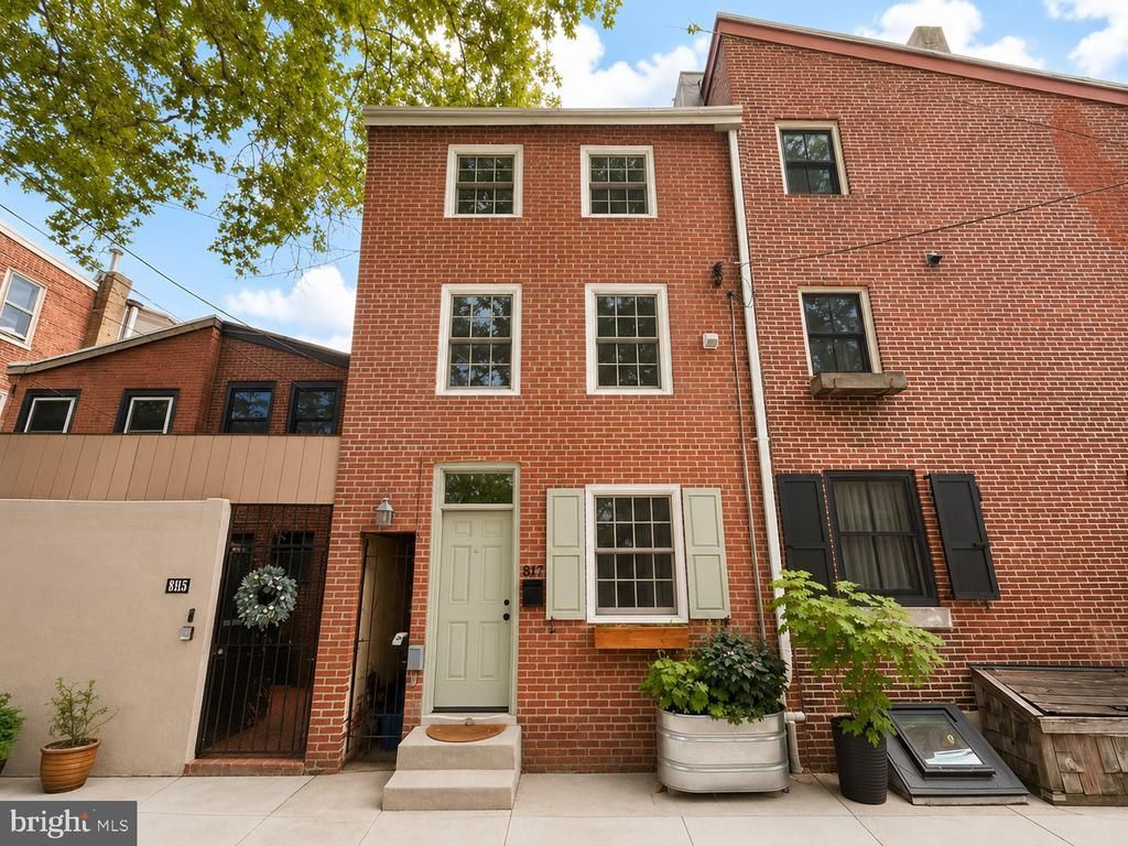 817 S LEITHGOW STREET , PHILADELPHIA, PA 19147