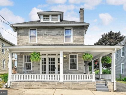33 S 11TH STREET Akron, PA 17501