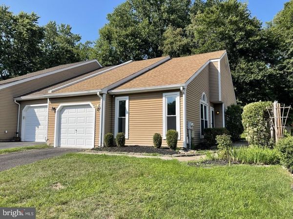 294 WOODS EDGE PLACE, LANGHORNE, PA 19047