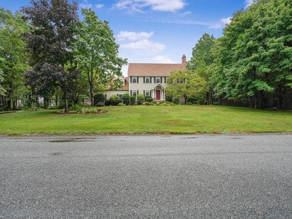 20 King Phillip Drive, Rehoboth, MA 02769