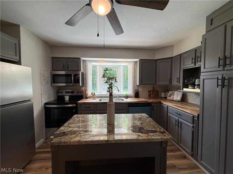 1365 Jewel Bay Road , Cortland, OH 44410 Photo 5