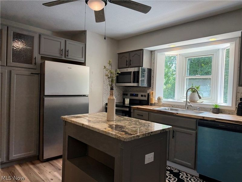 1365 Jewel Bay Road, Cortland, OH 44410 Photo 8