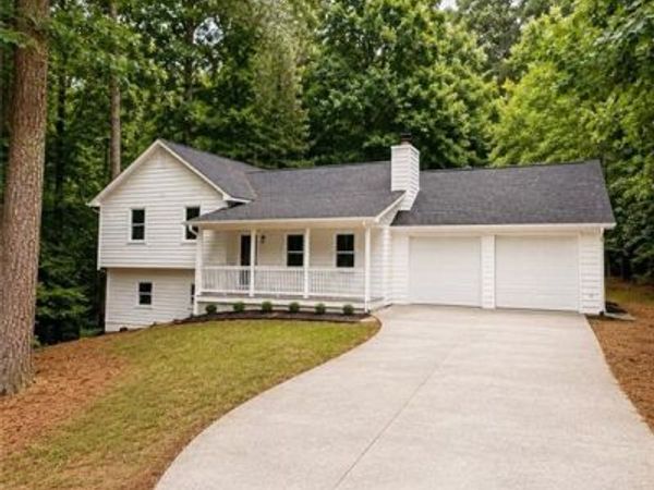 6211 Emerald Springs Drive SE, Acworth, GA 30102
