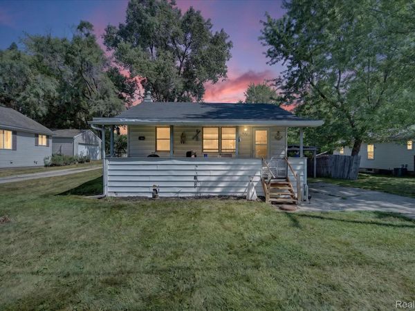521 E Paulson Street , Lansing, Mi 48906