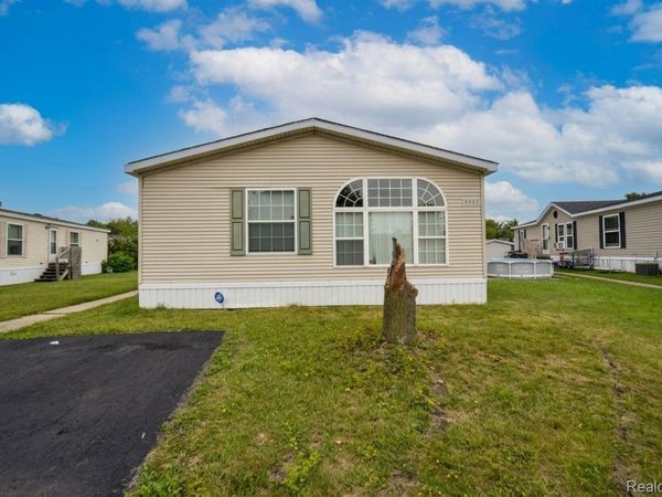 9327 GREENTREE Drive , Berlin Township, Mi 48166
