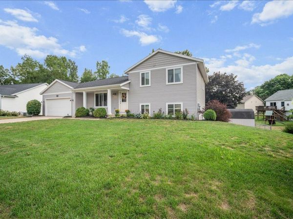 1338 Scott Creek Drive NE, Belmont, MI 49306