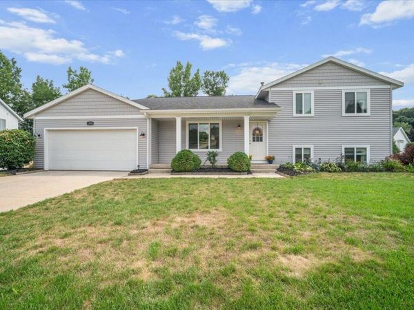 1338 Scott Creek Drive NE, Belmont, MI 49306