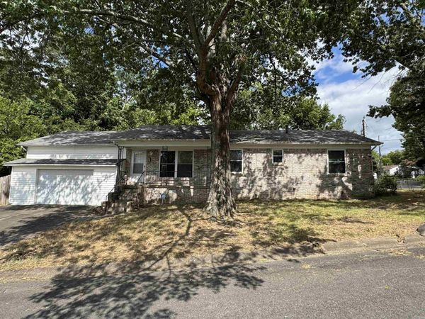 1208 Crest Road , North Little Rock, AR 72114