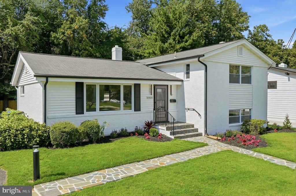 9831 SINGLETON DRIVE , BETHESDA, MD 20817
