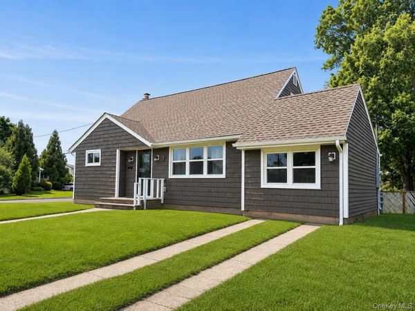 7 Mindy Lane , Westbury, NY 11590
