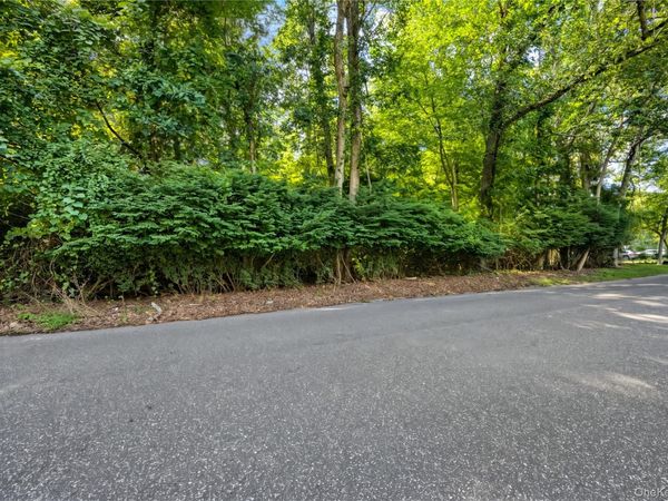 0 Swezeytown Road S, Middle Island, NY 11953