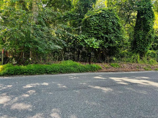 0 Swezeytown Road S, Middle Island, NY 11953