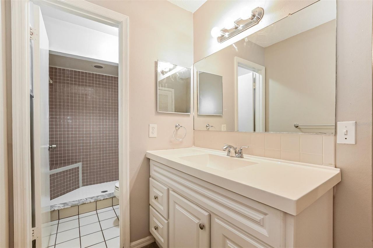 1309 Cove Place , Tavares, FL 32778 Photo