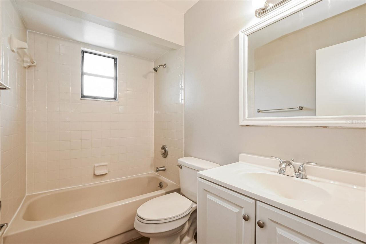 1309 Cove Place , Tavares, FL 32778 Photo