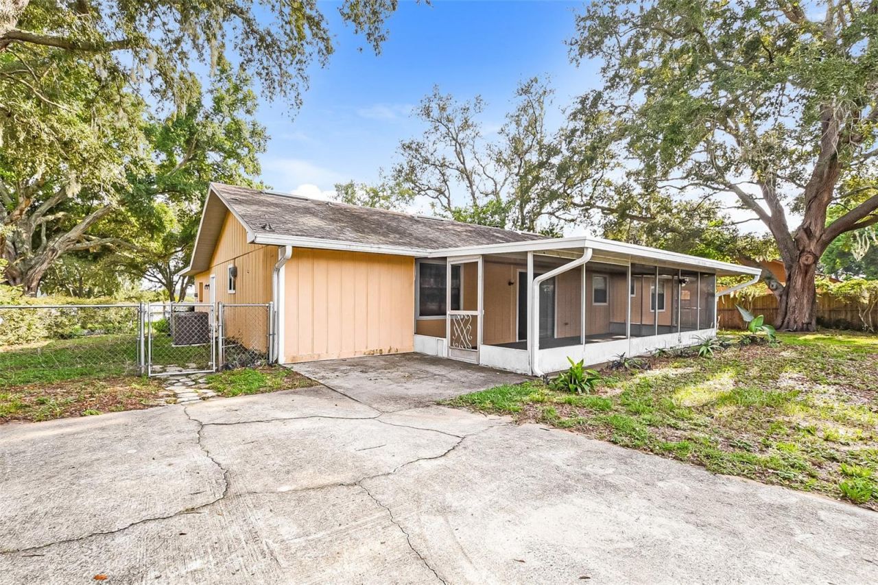 1309 Cove Place , Tavares, FL 32778 Photo