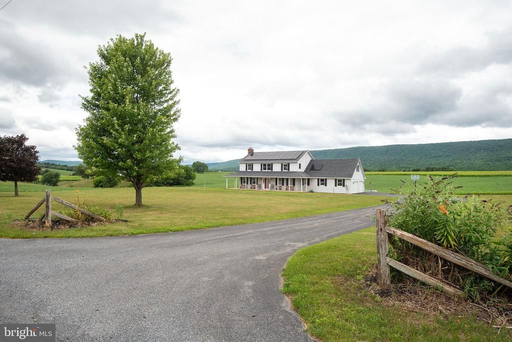 39 MOUNTAIN ROAD, KEMPTON, PA 19529