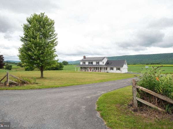 39 MOUNTAIN ROAD, KEMPTON, PA 19529