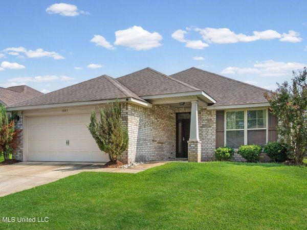 1883 Central Ridge Drive, Southaven, MS 38671
